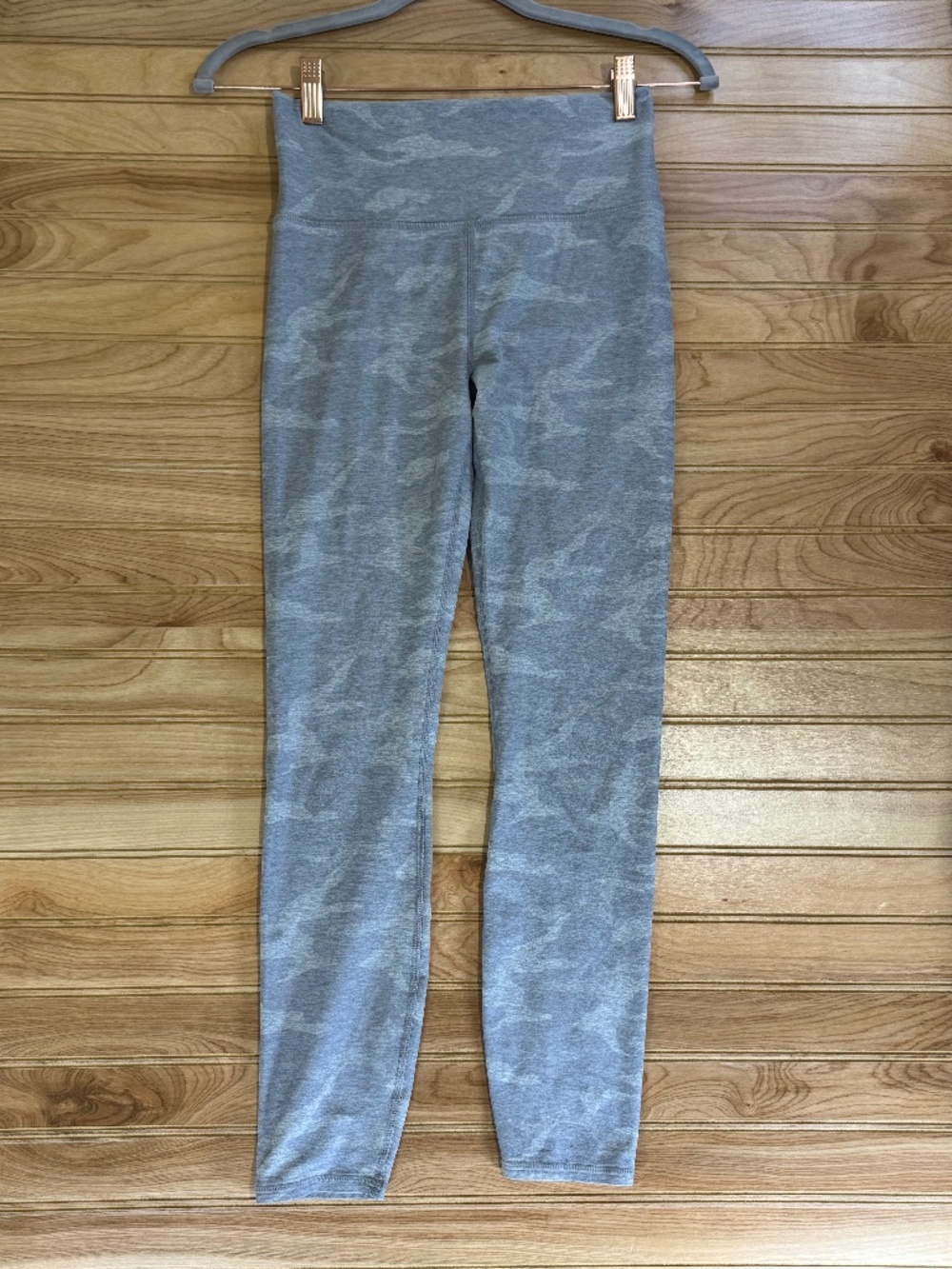 Vuori Grey Camo Leggings - S